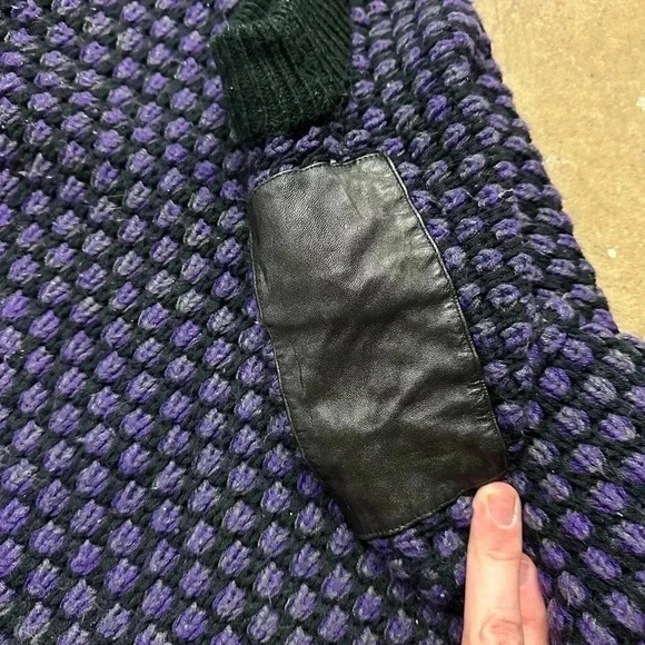 Vintage Street Scenes Purple Textured Sweater Medium - Picture 4 of 5